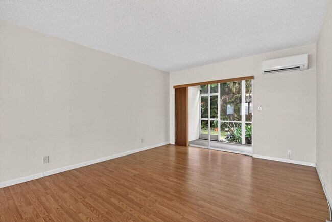 Building Photo - 2115 NE 42nd Ct