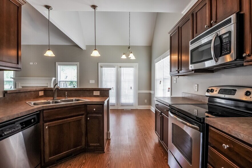 Building Photo - 3011 Watsonia Dr