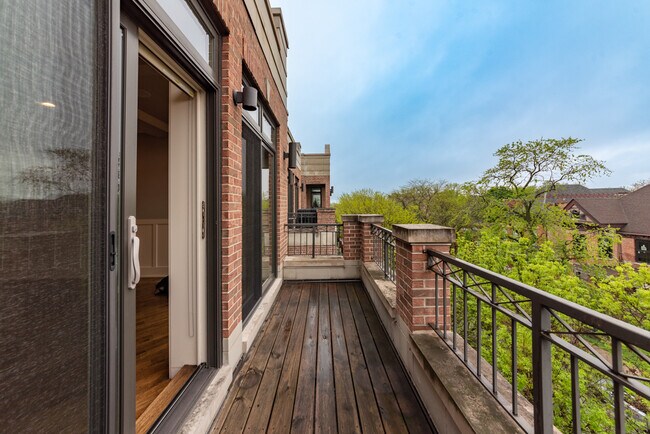 Building Photo - 4021 S Ellis Ave
