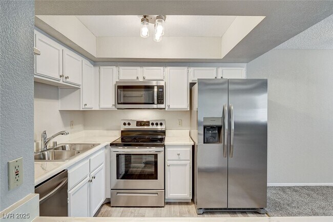 Building Photo - 2713 Otter Creek Ct