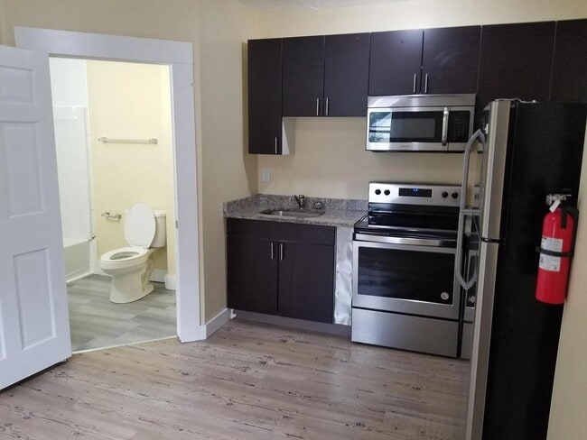 Building Photo - 41 Leavitt St