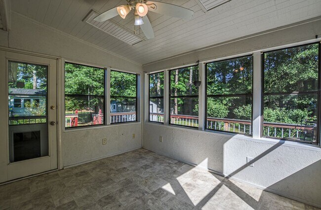 Building Photo - 1220 Ridge Rd