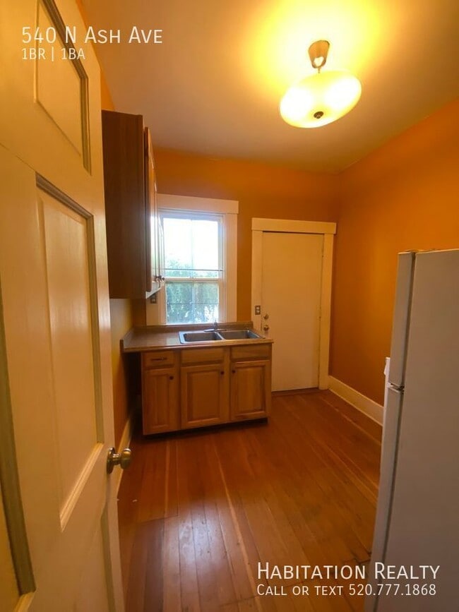 Building Photo - 540 N Ash Ave