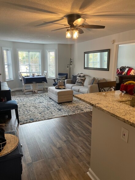 Living room - 900 Taylor St