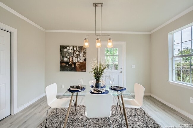 Building Photo - 517 Hicks Ave