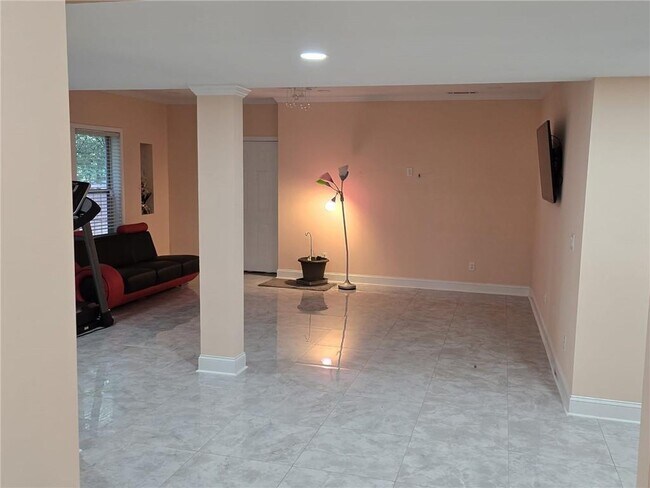 Building Photo - 6850 Rocking Horse Ln