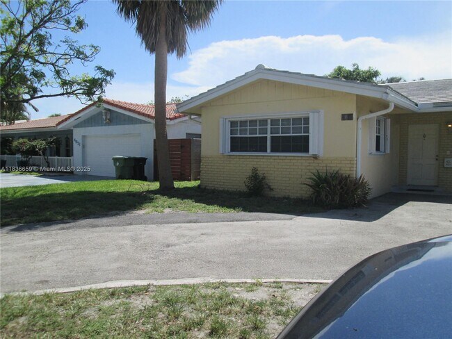 Building Photo - 4831 Bayview Dr