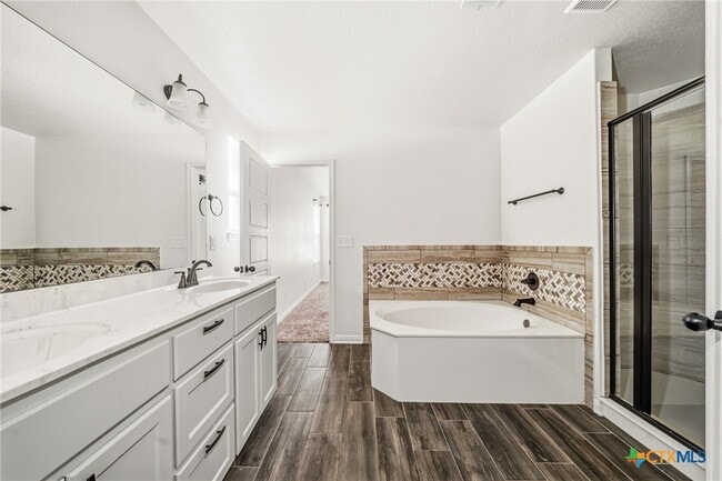 Building Photo - 5301 Primavera Ln
