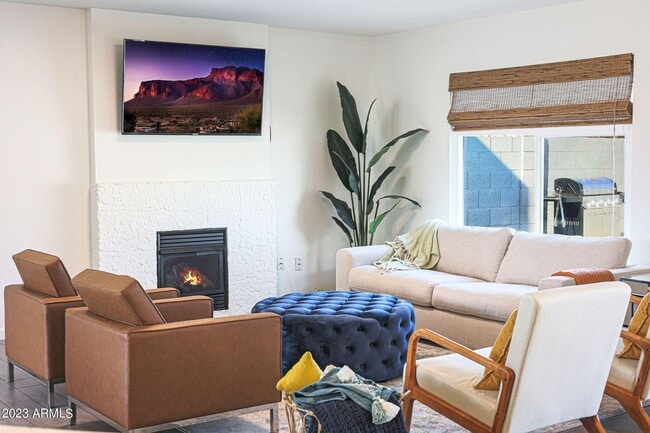 Building Photo - 421 Lila Cir