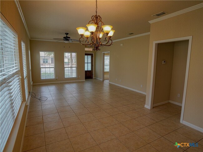 Building Photo - 1651 Hanz Dr