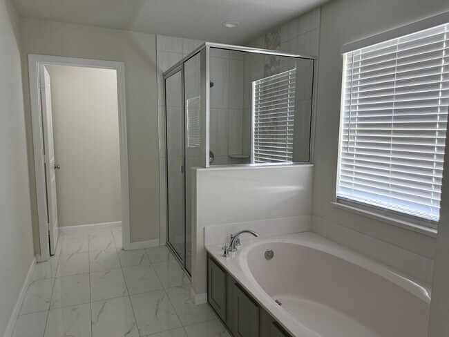 Building Photo - 4634 SW Athena Dr