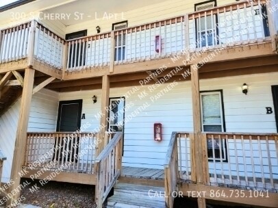 Building Photo - 300 S Cherry St