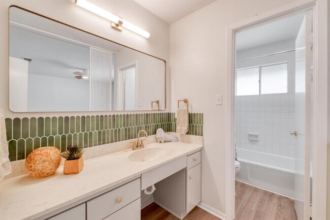 Building Photo - 2306 Berry Hill Cir