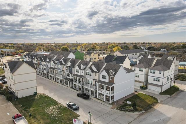 Building Photo - 203 S Village Way