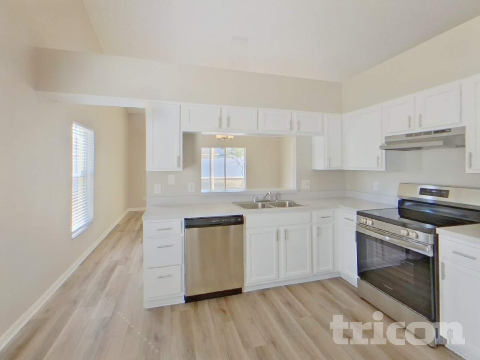 Building Photo - 217 Lakeway Ln