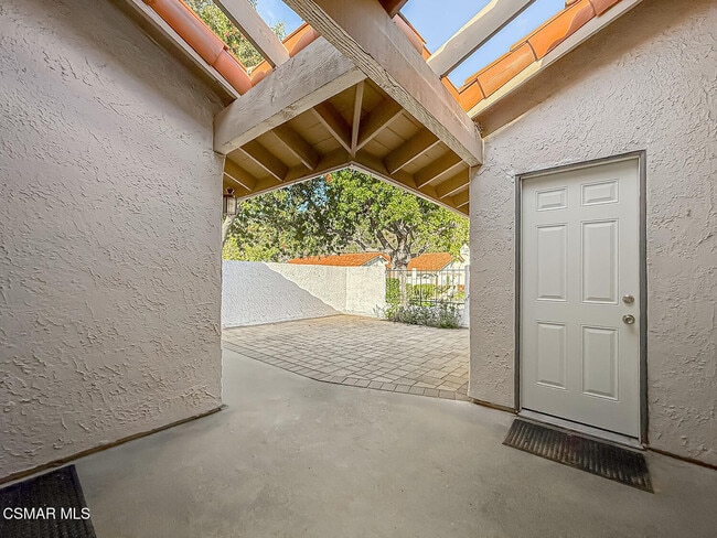 Building Photo - 655 Arroyo Oaks Dr