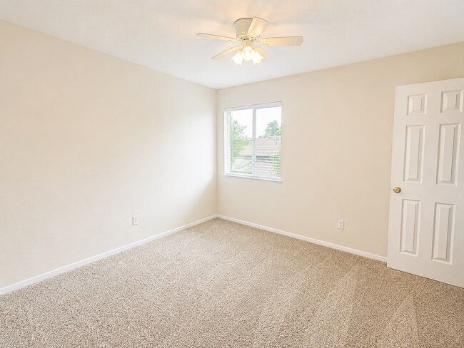 Building Photo - AVAILABLE JULY 1st