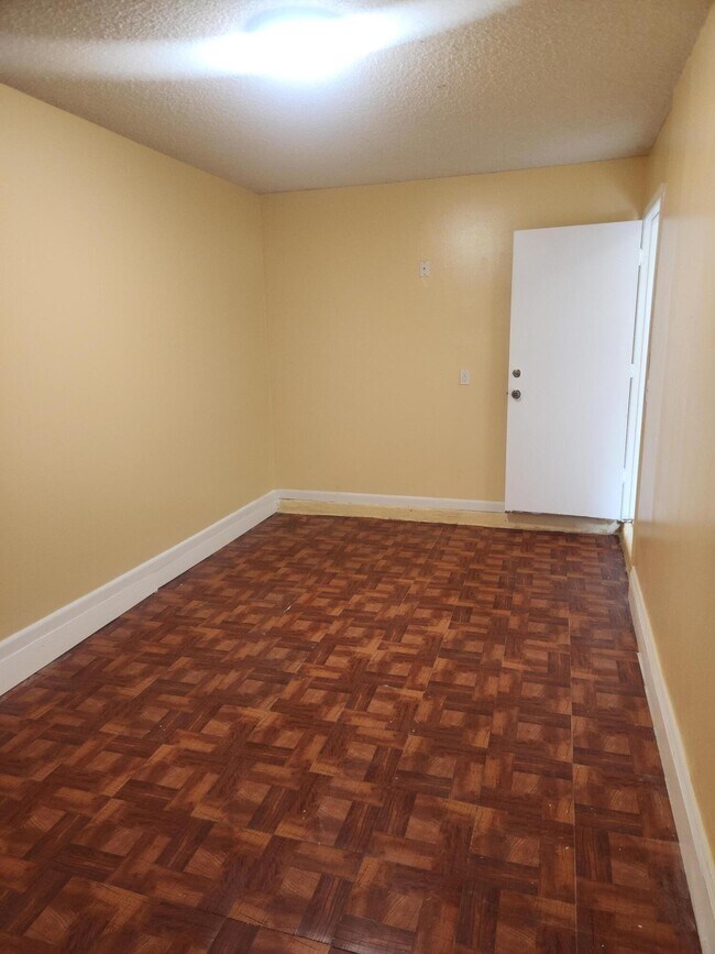 Building Photo - 5231 Pine Abbey Dr S