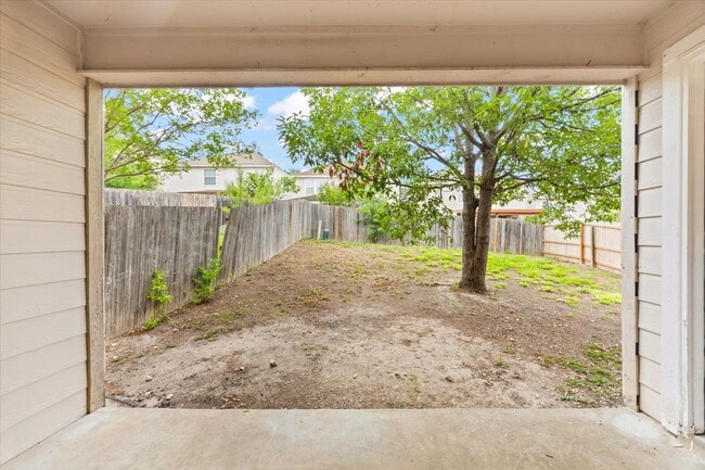 Building Photo - Spacious 4 Bedroom Home in Prime Medical Center Location