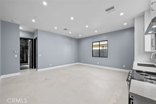 Building Photo - 12937 Kilikia Dr