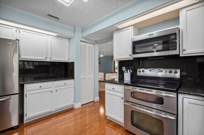 Building Photo - 5300 SE Schooner Oaks Way
