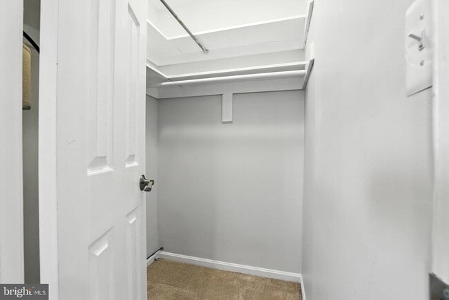 Building Photo - 4717 6th St NE