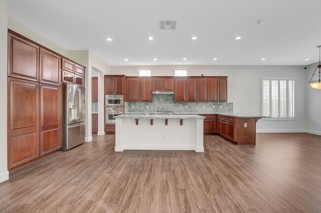 Building Photo - Anthem country Club Golf Community Beauty