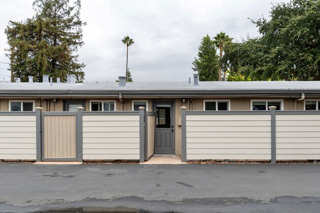 Building Photo - 747 Layne Ct