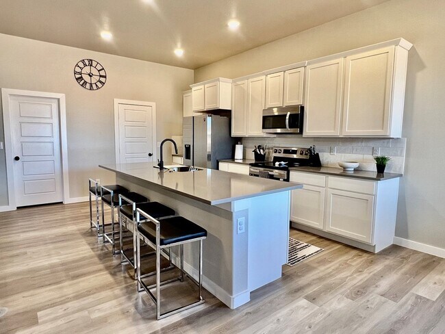 Building Photo - 915 Canal St