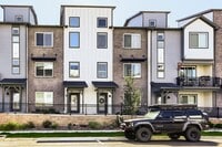 Building Photo - Spacious 3-Bedroom Home with Modern Finishes in North Broomfield