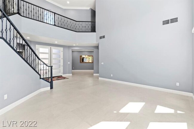 Building Photo - Recently remodeled 5 BEDROOMs/4 bathrooms,...