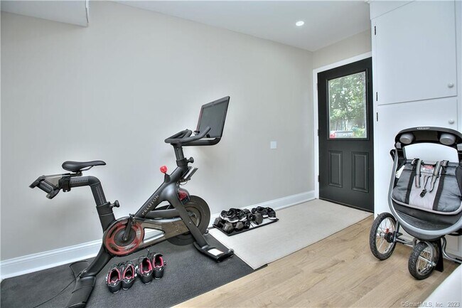 Building Photo - 42 Barberry Rd