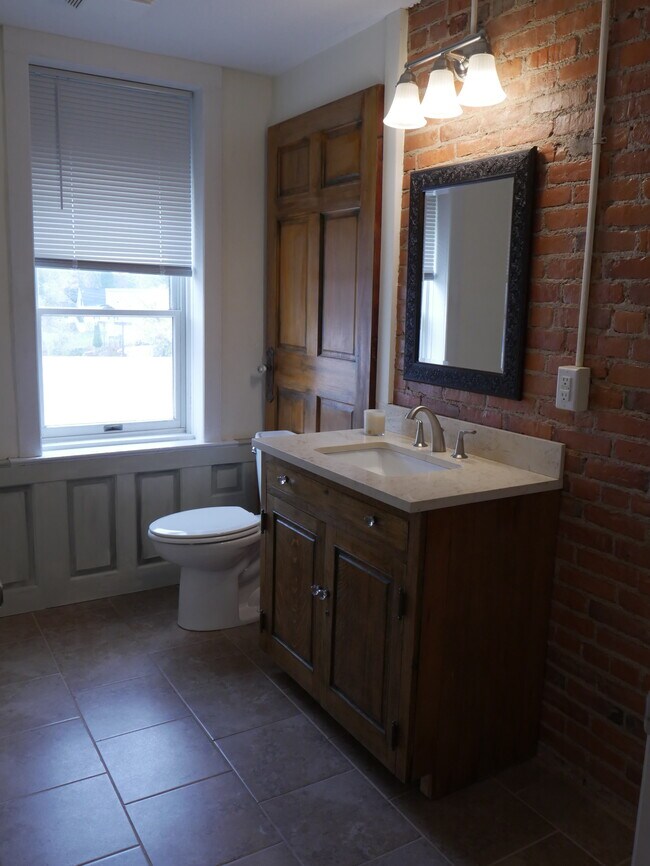 Building Photo - 109 S Main St