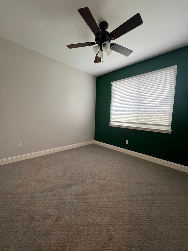 Building Photo - 301 Carissa Ct
