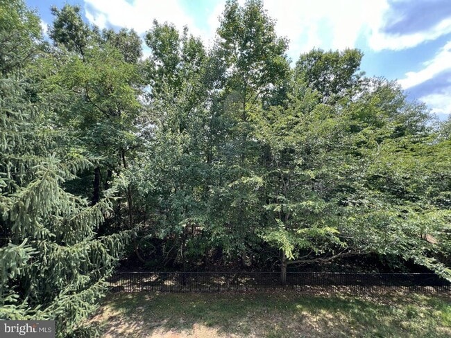 Building Photo - Beautiful 2 bedroom 2 baths condo in the gated community of Chestnut Point.