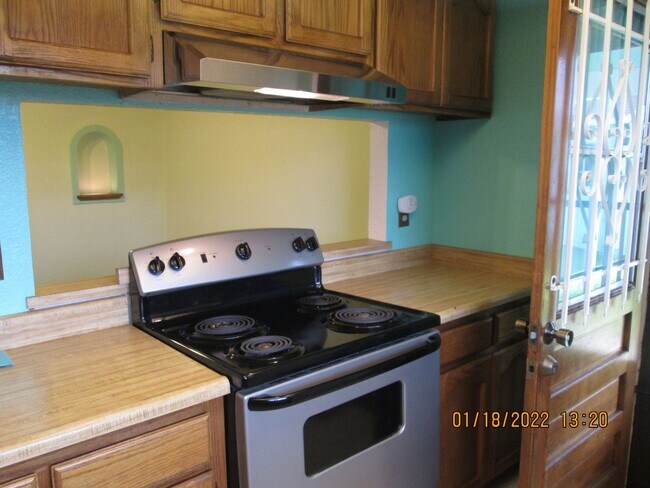 Building Photo - 527 N Washington St