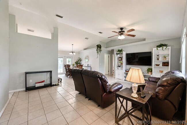 Building Photo - 1755 SW Castinet Ln