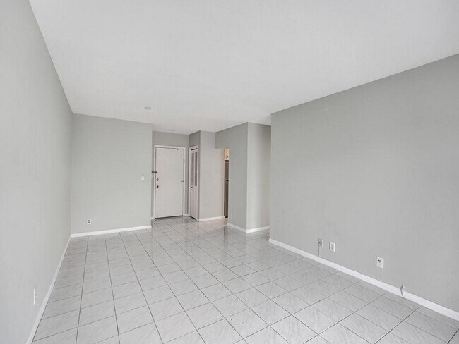 Building Photo - 200 S Birch Rd