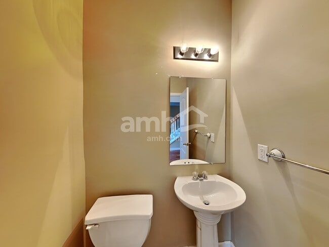 Building Photo - 1990 Turtle Creek Way