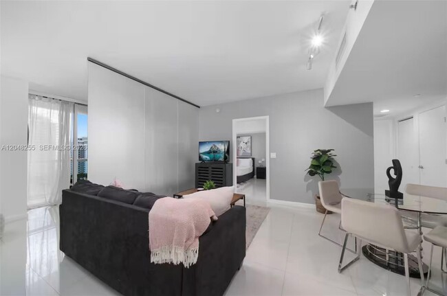 Building Photo - 485 Brickell Ave