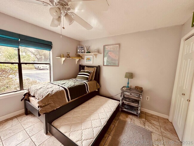 Building Photo - 225 S Tropical Trail
