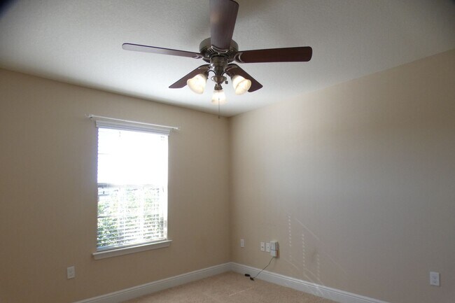 Building Photo - Spacious 4-Bedroom Home - Pace Mill Creek