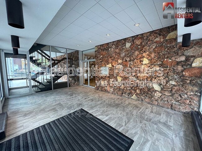 Building Photo - 1707 N Prospect Ave