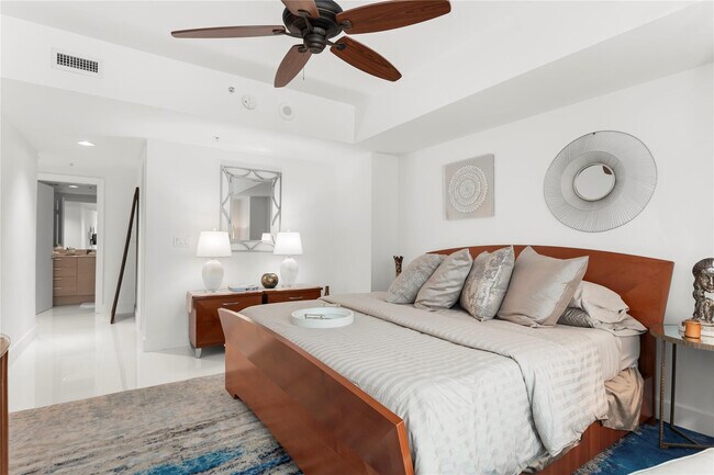 Building Photo - 3535 S Ocean Dr