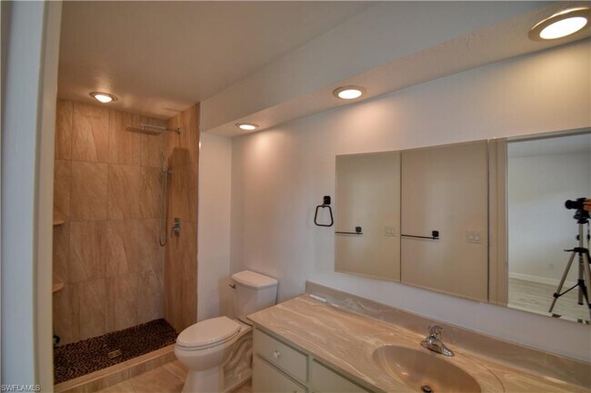 Building Photo - 859 Palm View Dr