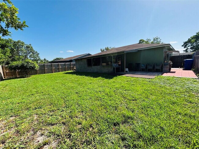 Building Photo - 1010 SW 83rd Ave