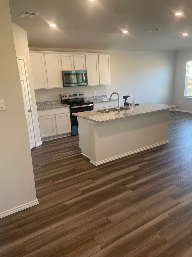 Building Photo - 1009 Cedar Trail