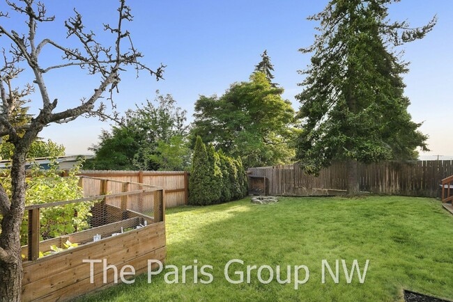 Building Photo - Remodeled Renton Highlands Home * A/C & Cu...