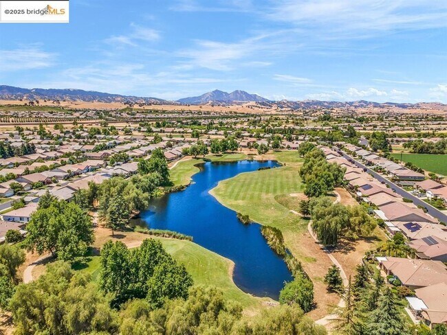 Building Photo - 909 Suntan Ln