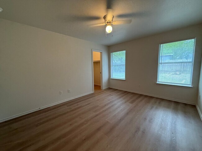 Building Photo - Tohara Properties1 (1209 Armadillo Rd)